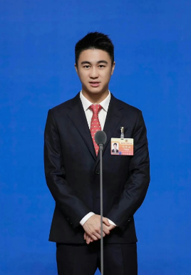 #何猷君有新身份#【#何猷君当选海南省政协常务委员#】据海南日报消息，中国人民政