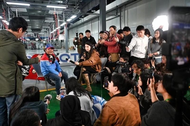 张雪在接受采访时说，现在凯越机车的总经理廖涛是他创业路上的贵人，同时他也是廖涛的