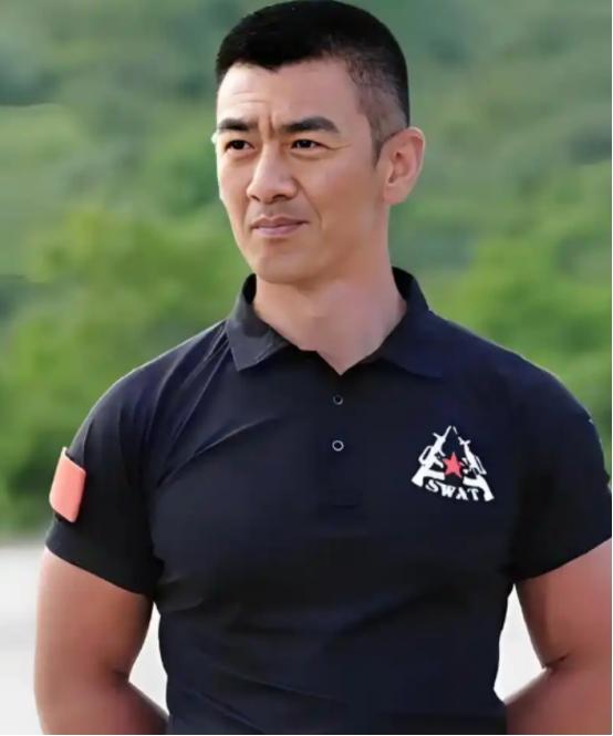 2004年，演员任天野突然接到大11岁继母的电话：“天野，我怀了你爸的宝宝。他却