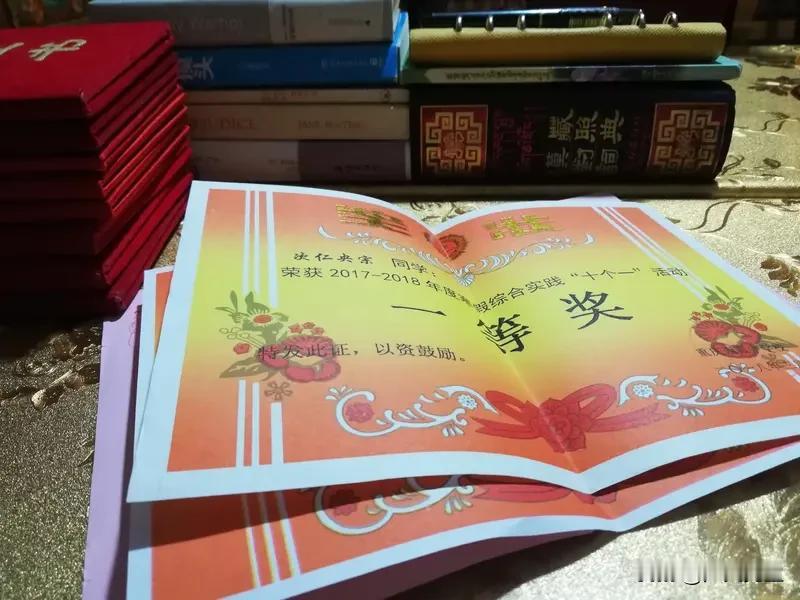 看到“十年苦读争金榜”上联
我脑海立刻浮现“一朝折桂耀门楣”下联
“十年”对“一