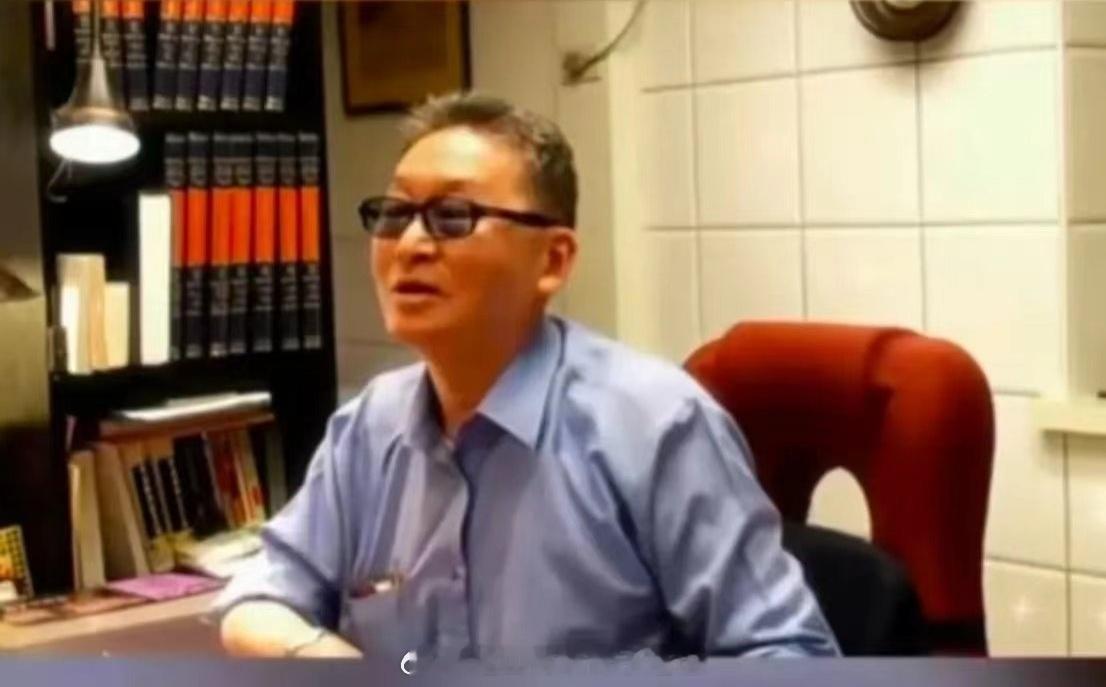 李敖先生，以其独特的洞察力和直率敢言的性格，在评价诺贝尔文学奖时提出了振聋发聩的