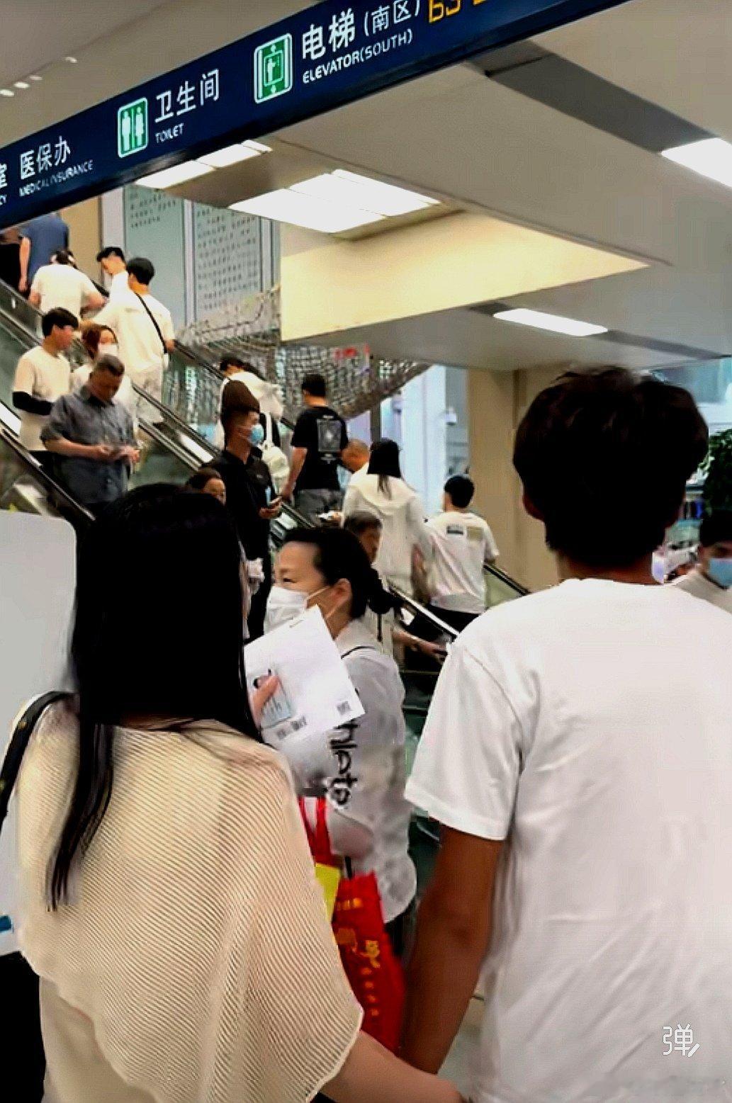 中国大陆的医院永远都是这么多人 