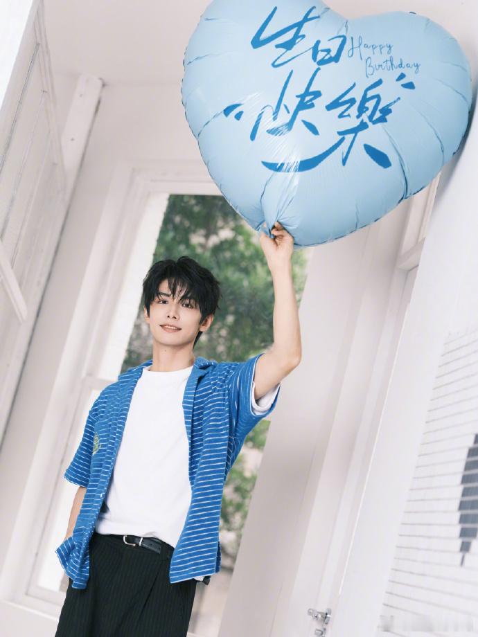于正庆生赵弈钦于正给赵弈钦的生日祝福 真的是觉得太暖心了吧，看到于正庆生赵弈钦，