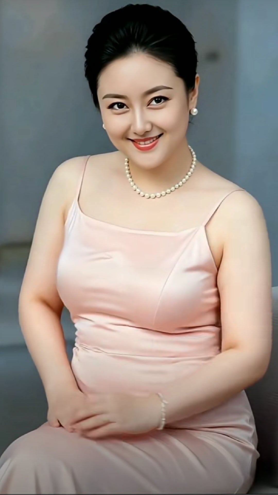 书要向后翻，人要向前看，过去事，过去人，笑笑就好；现在事，现在人，尽心就好；未来