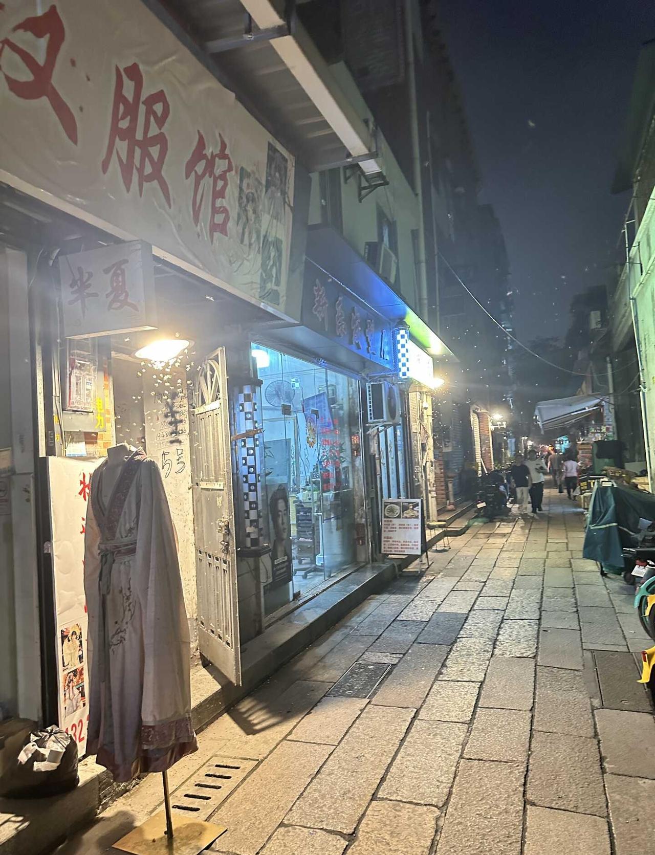 广州水蚁大爆发😨逆天了
荔湾区