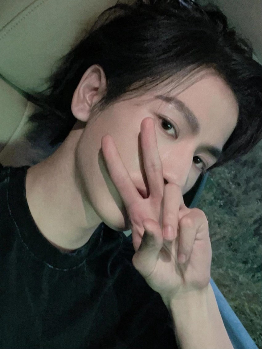 张凌赫内娱首个个人命名纪录片 国家级议题纪录片＋国际顶级IP定制＋个人命名。这三