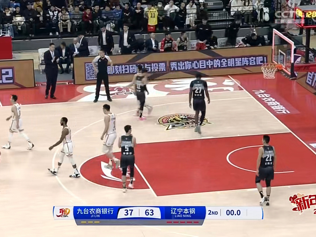 辽宁客场对吉林半场比赛结束辽宁队暂时领先26分 