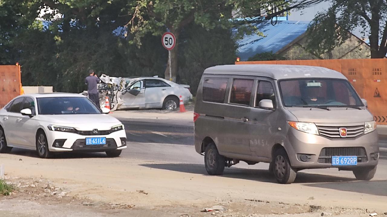 小车硬把大货，道路千万条，安全第一条！！