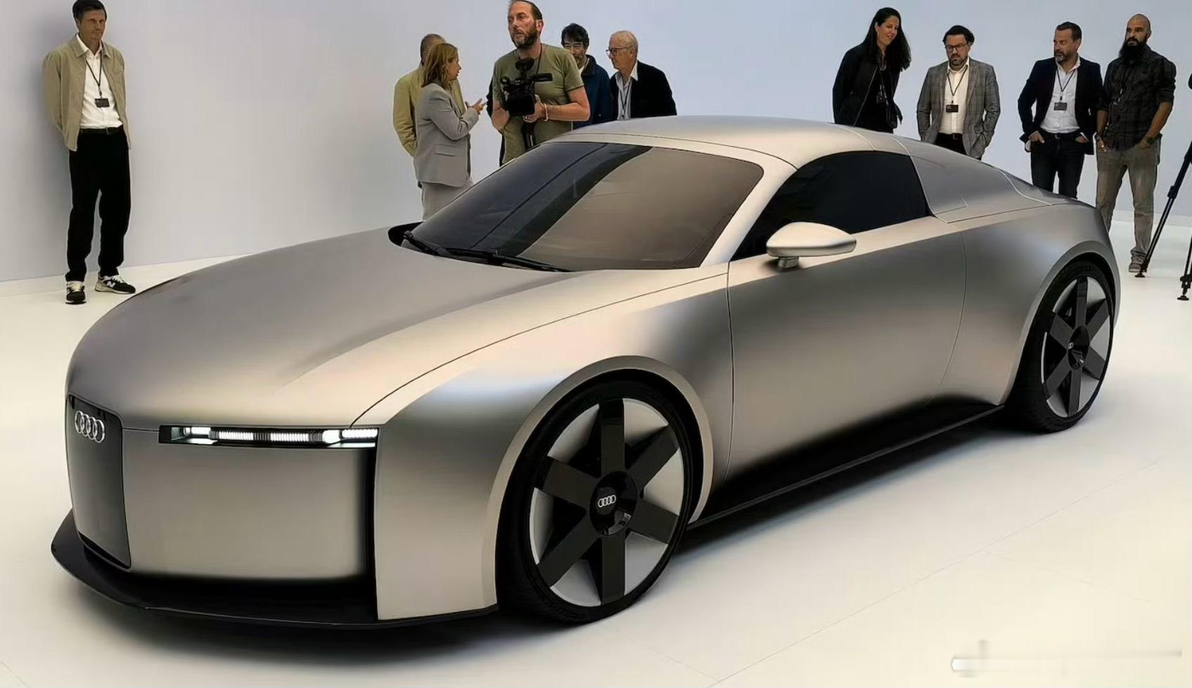 奥迪Concept C概念车来了，可以看作是奥迪TT继任者，两座纯电跑车，按官方