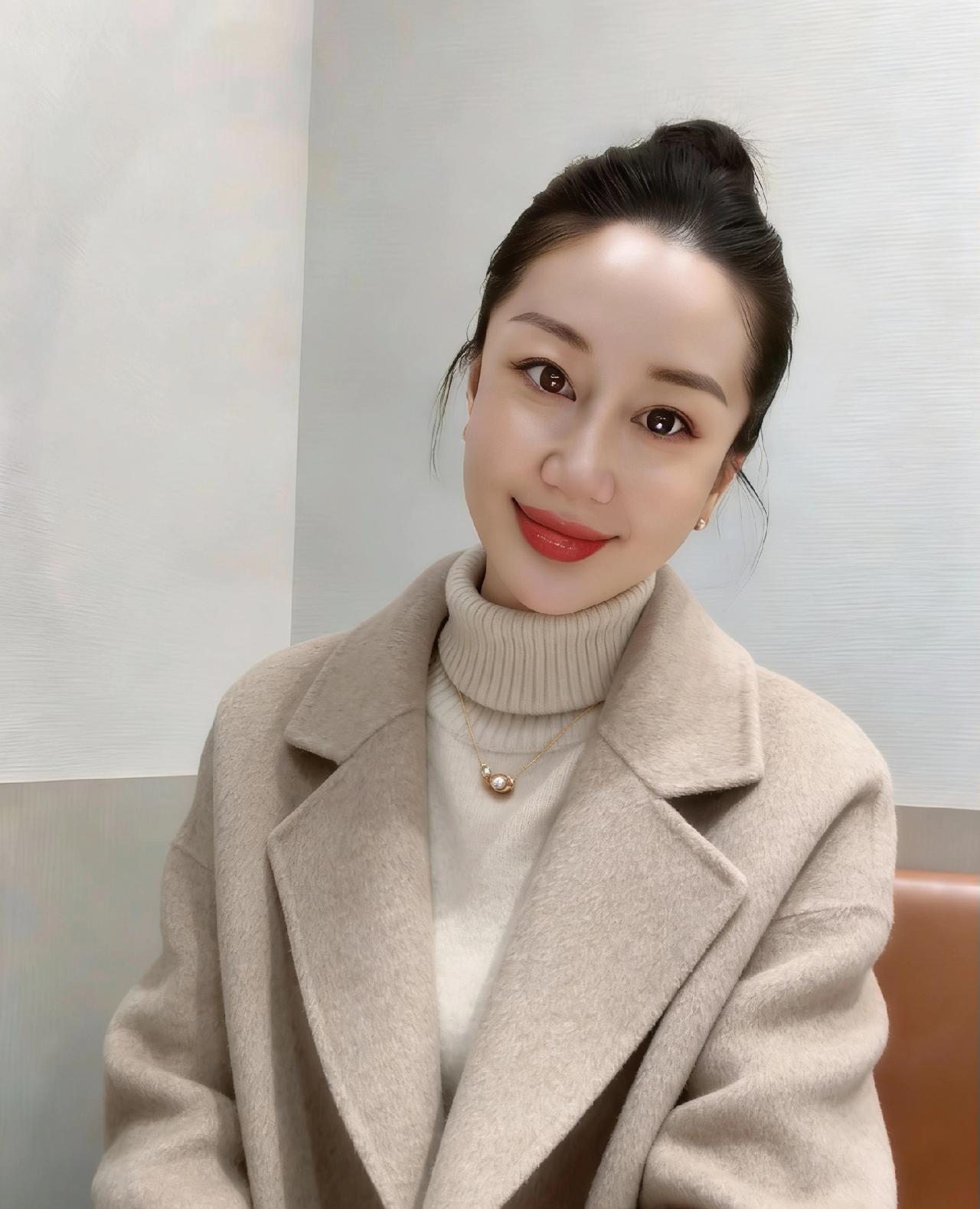 迟到一分钟就要扣钱，加班一小时却成了“自愿”？
打工人的时间，难道只有迟到才算钱