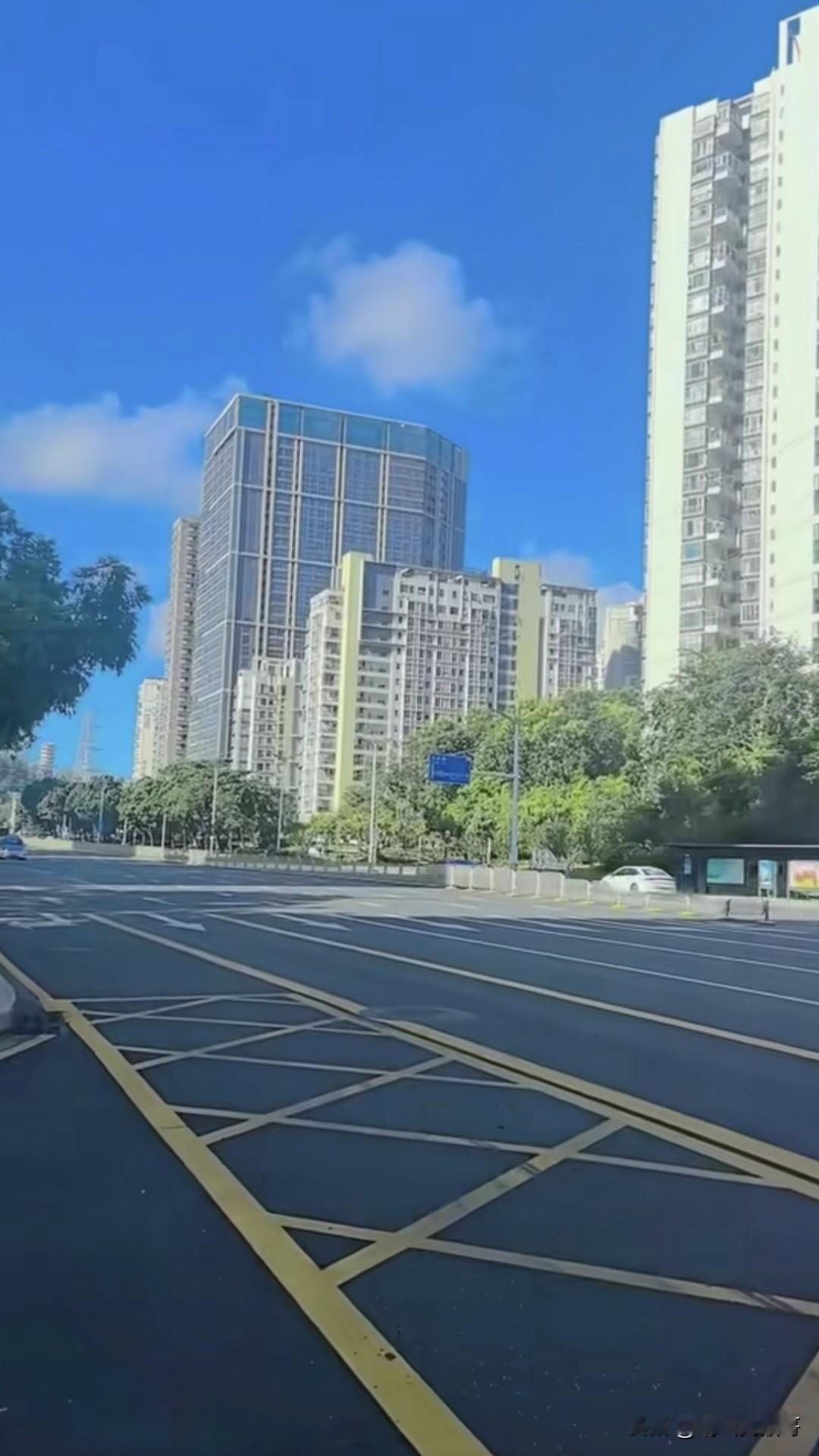 带定位聊本地新鲜事好怀念国庆期间的交通，没有那么多的车来车往，任何时段打车也不堵