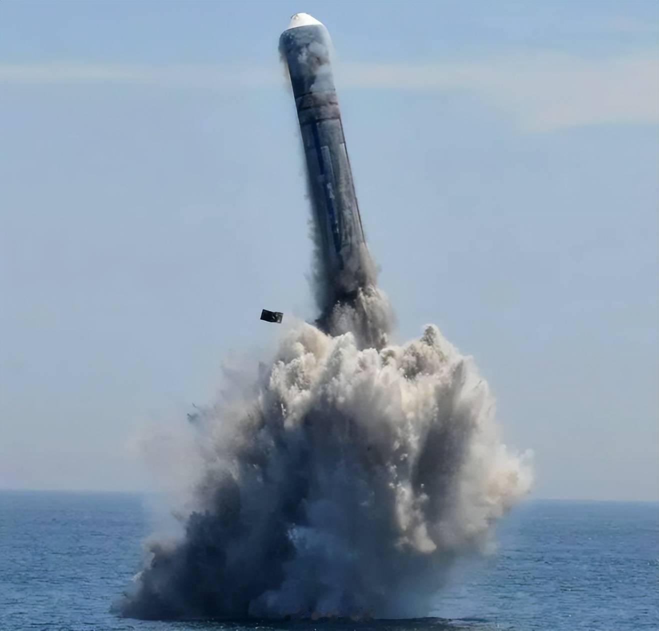 中方试射导弹不针对任何特定国家中方回应潜射战略导弹试射巨浪潜射导弹例行试射，日方