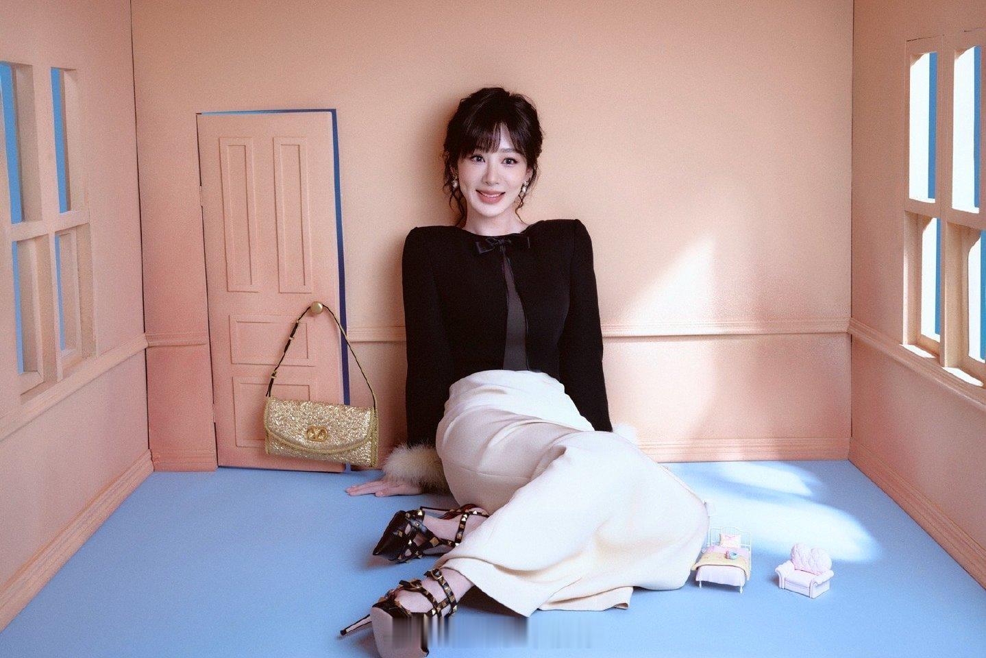 杨紫这组图太美了，少女感和大女主气质融合的很好！