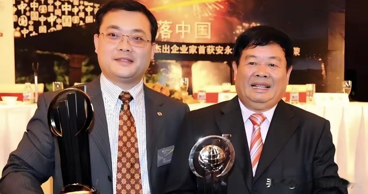 不要再传曹德旺把女婿做为接班人了，
今天他把董事长位置传给了儿子曹晖！
尽管女婿