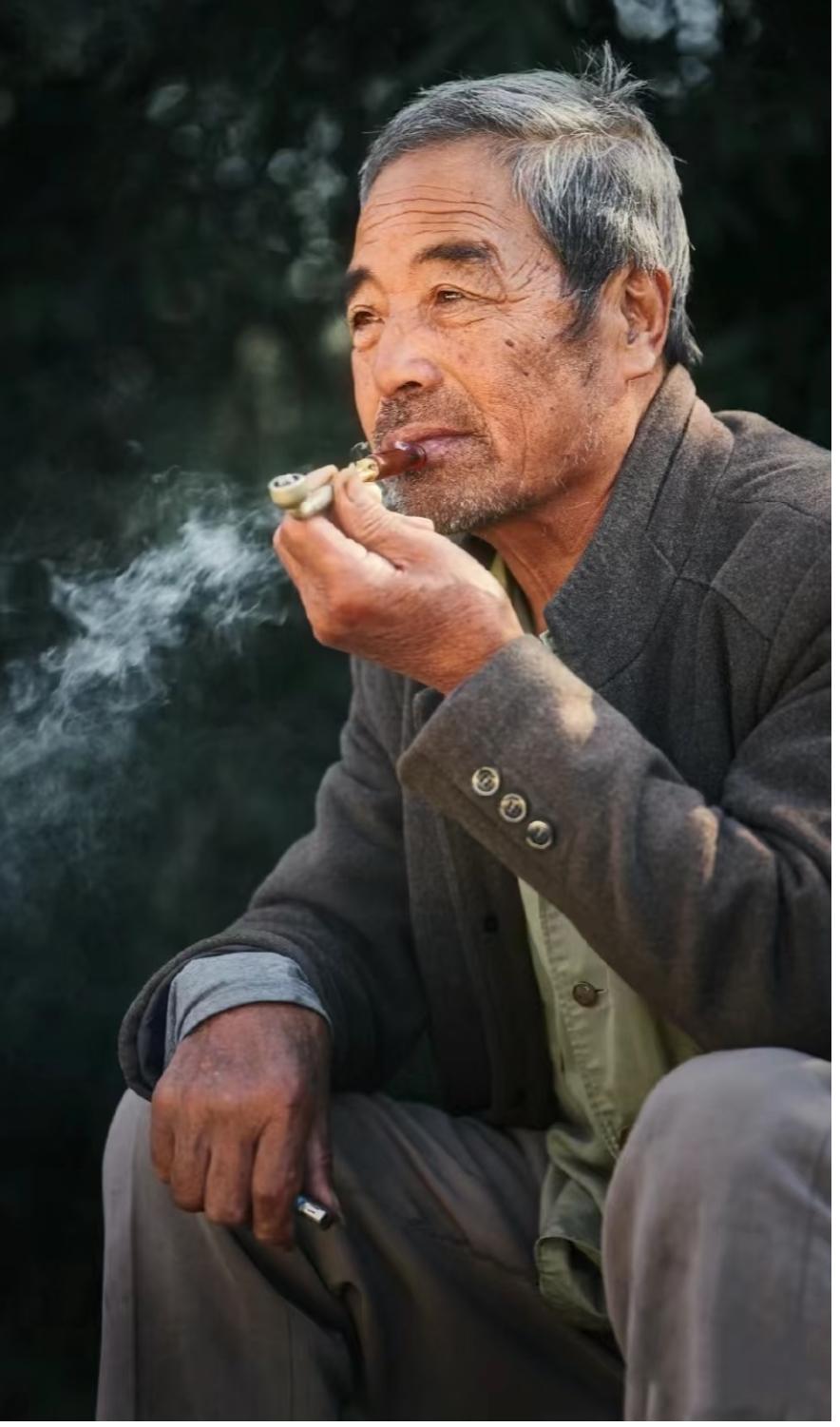 人到老年了，什么才是最大的幸福呢人到老年了第一要身体健康，第二要有儿有女，第三要