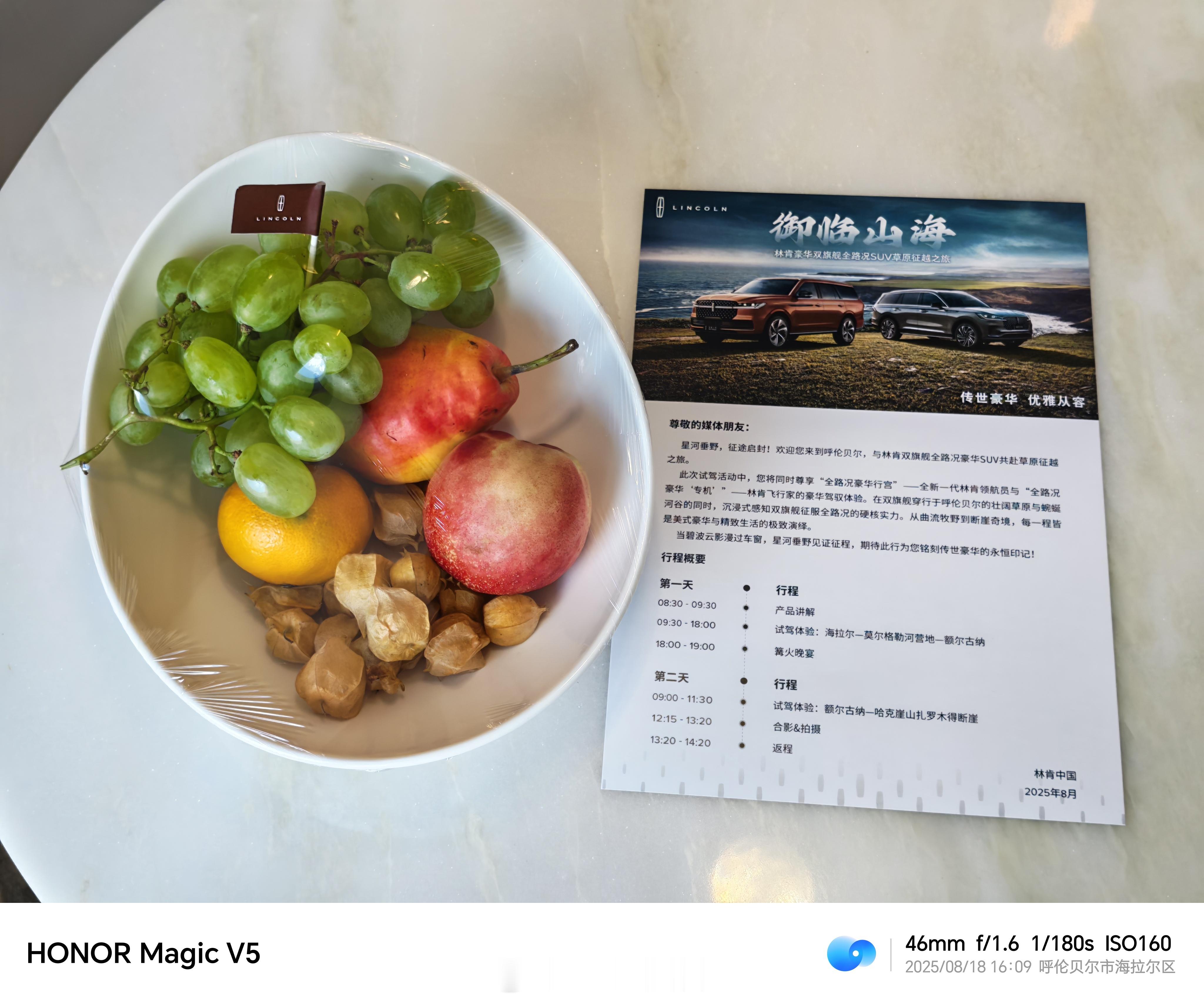 今年出差很勤快，公司劳模非我莫属，所以家里多了很多活动的伴手礼。这周开始庆舍的宠