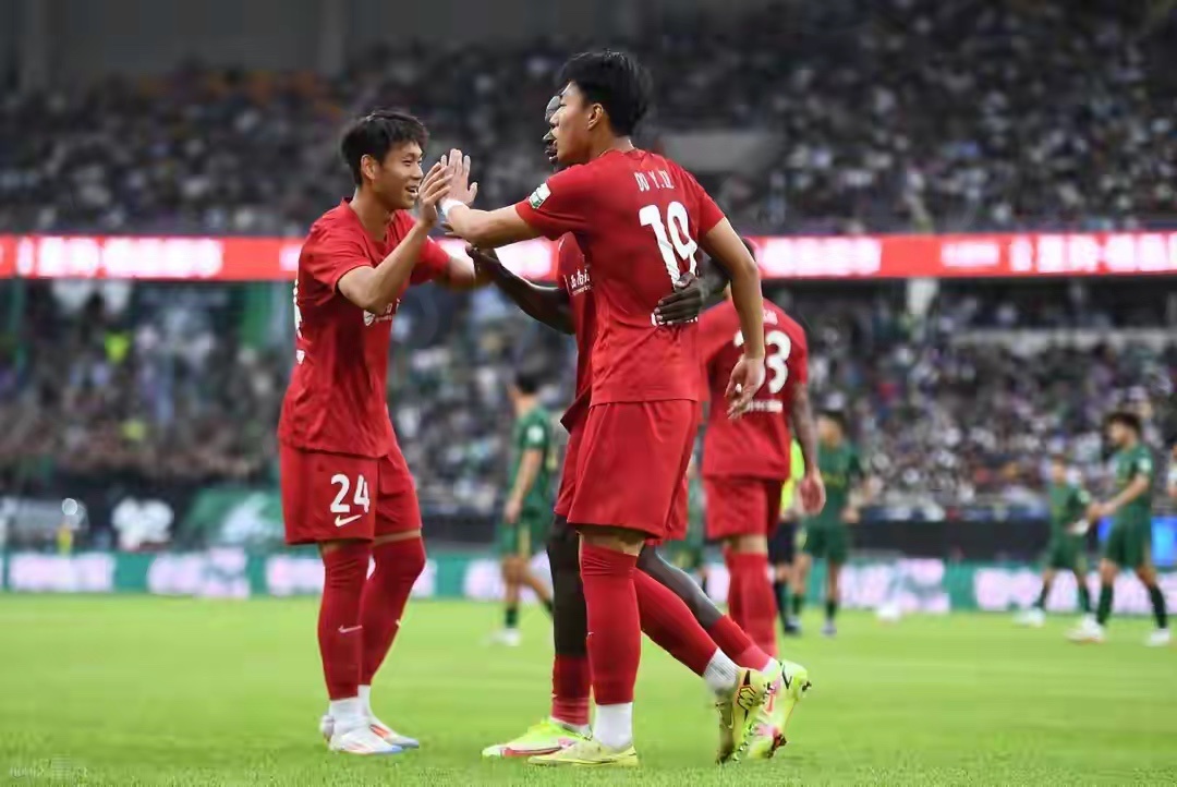 升班马狂飙！重庆铜梁龙1-0客胜浙江，4轮不败飙升第5，铁血防反颠覆中超格局重庆