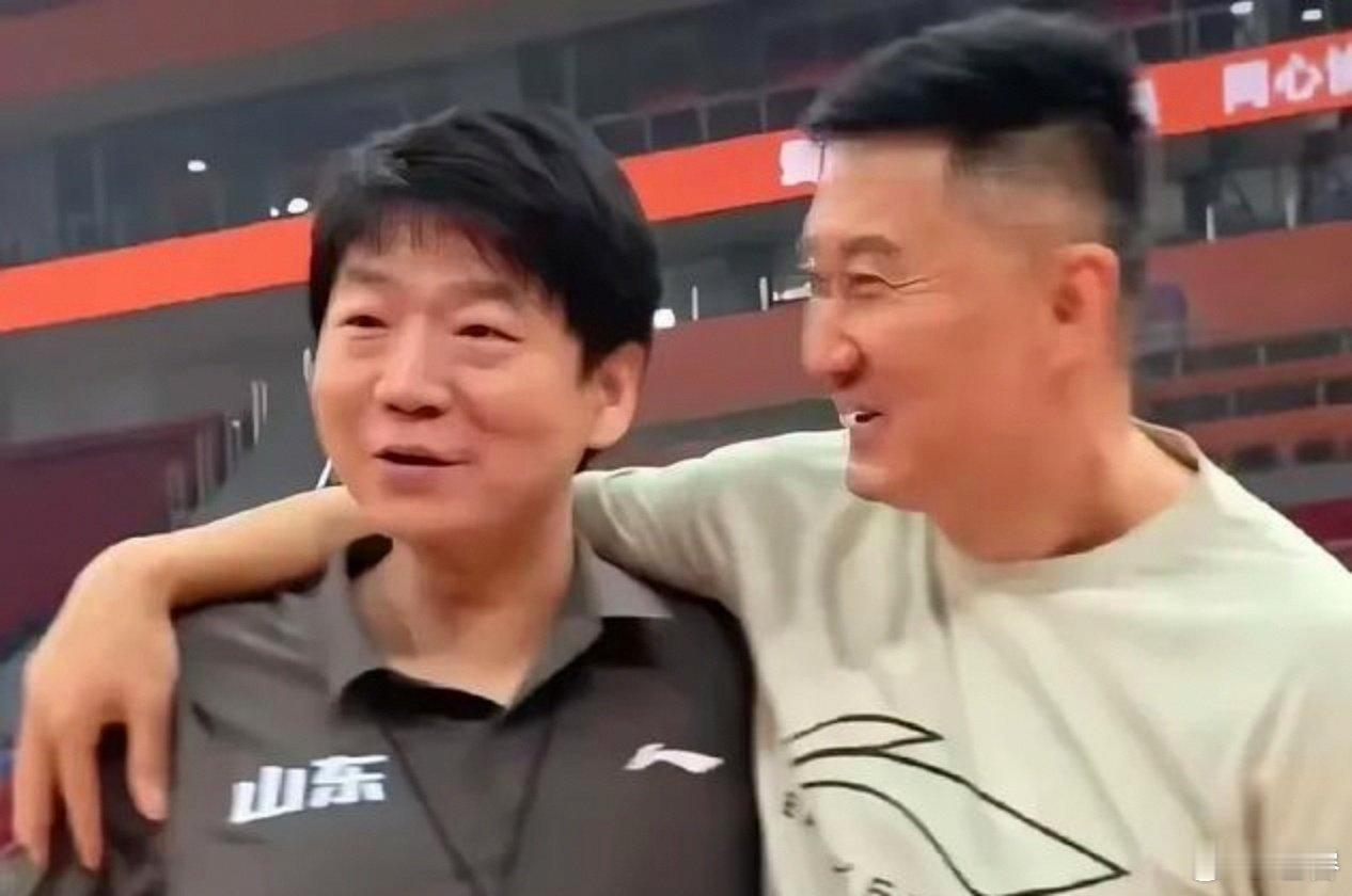 山东没有空间，广东没有篮儿。山东没有空间因为持球人投篮威胁弱，广东没有篮纯是空位