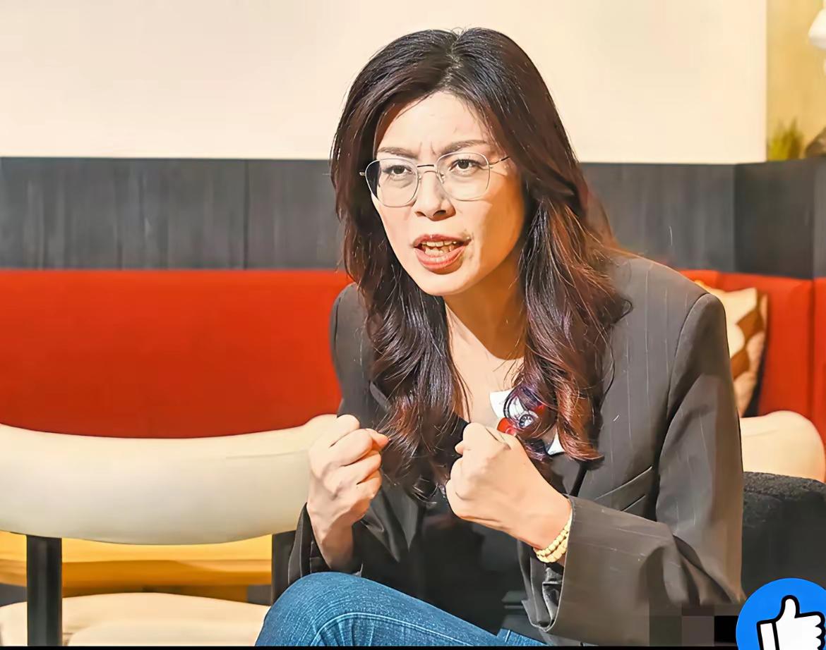 围台军演成“照妖镜”！最慌的不是赖清德，竟是国民党主席郑丽文，她的焦虑藏着最真实