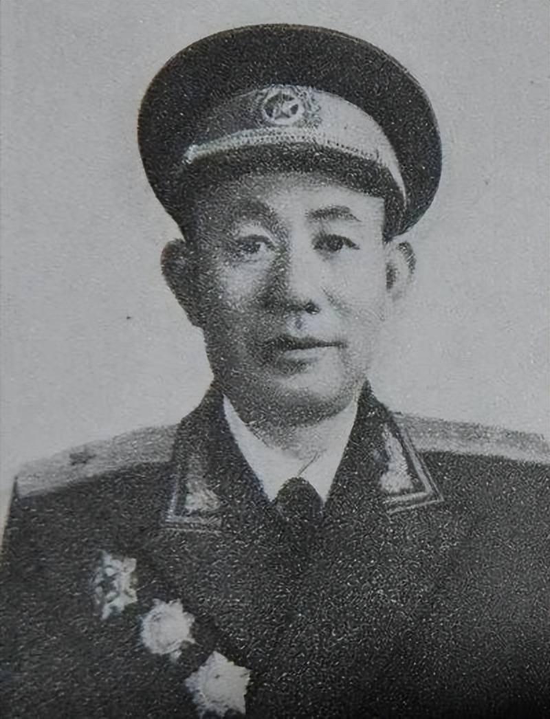 [太阳]1951年，一群志愿军战士在撤退时，猛然发现眼前狭隘的小山谷里，竟然出现