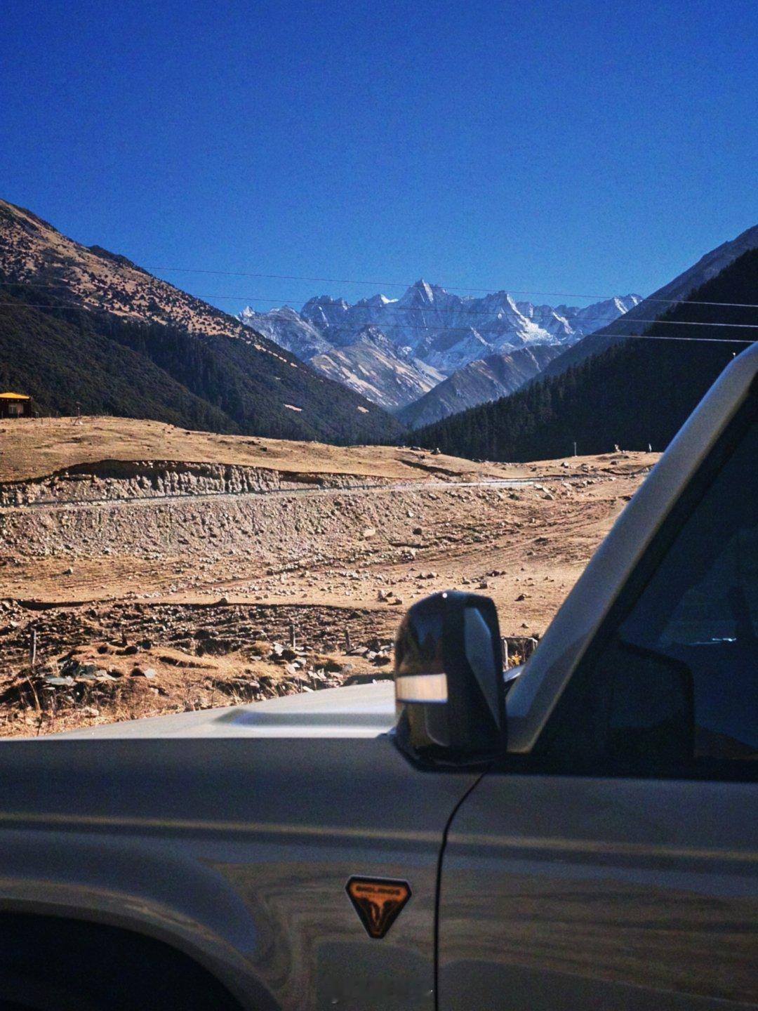 回味前几天海拔仅为 5100m 的川西路边儿的瞎走瞎开瞎拍～📷：🔵 vivo