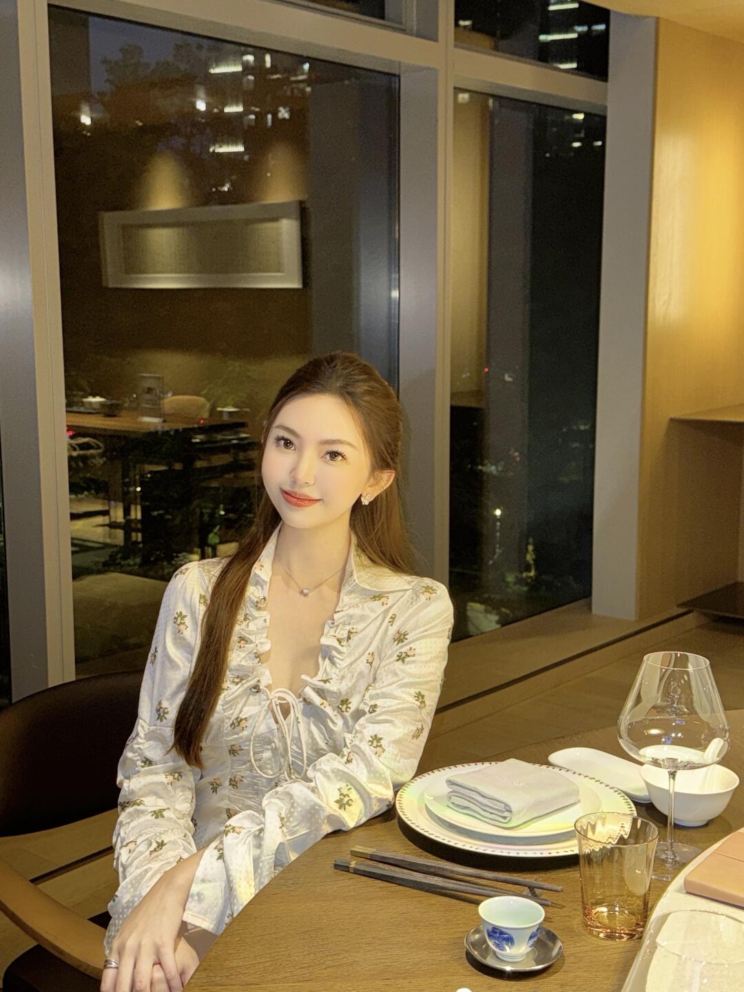 今天跟漂亮姐姐们吃漂亮饭啦👭