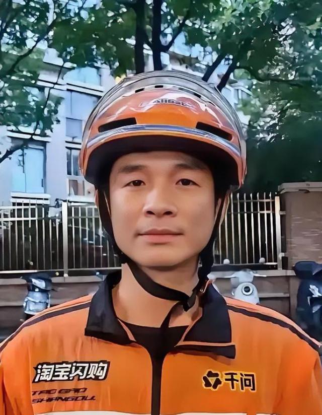 上海外卖员潘兆斌，被中央政法委点名表彰。潘兆斌在3月24日送外卖的时候，看见一个