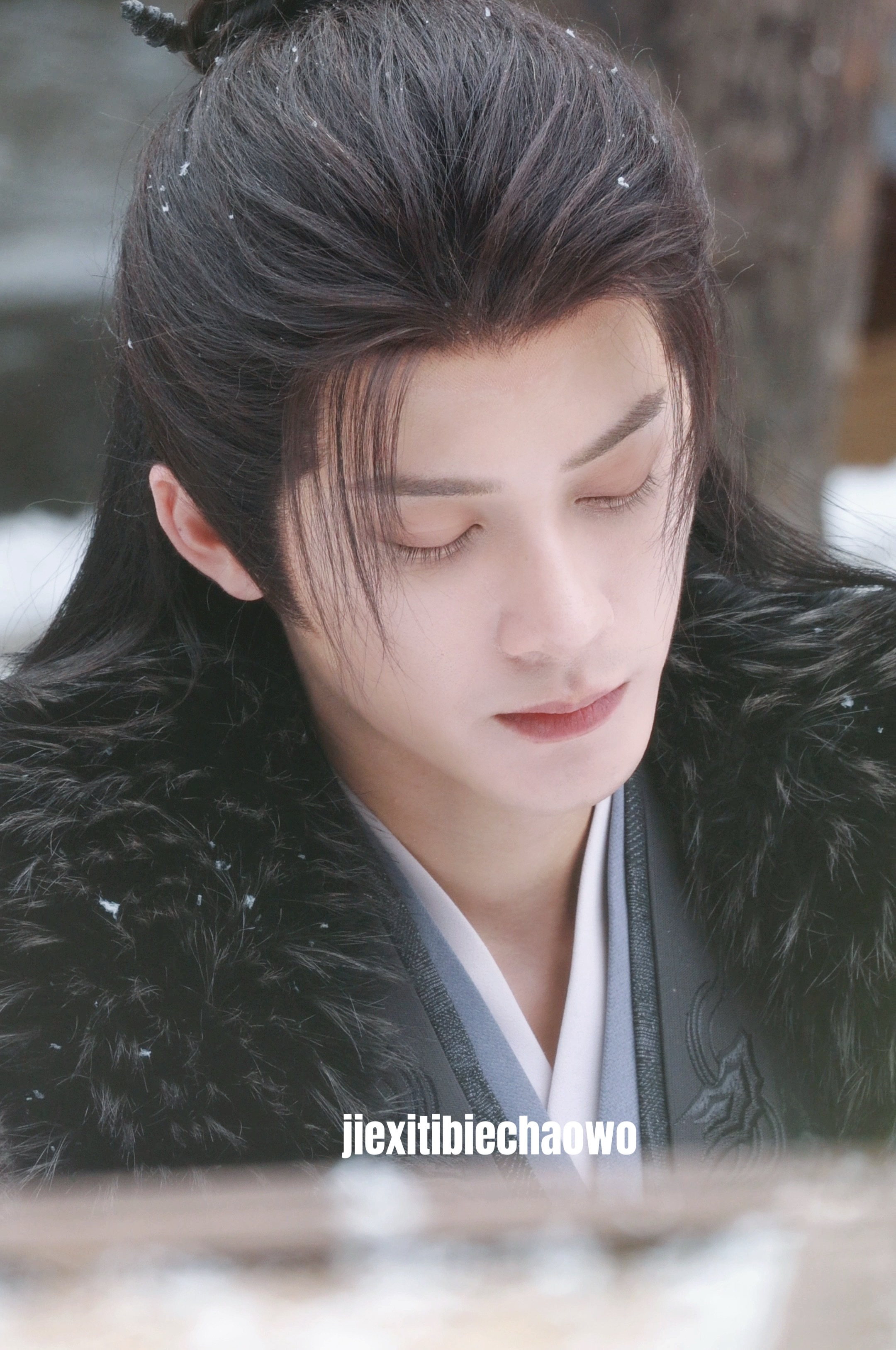 睡不着我就开始数家主大人的睫毛，一根两根三根四根…檀健次谢却山 /檀健次何不同舟