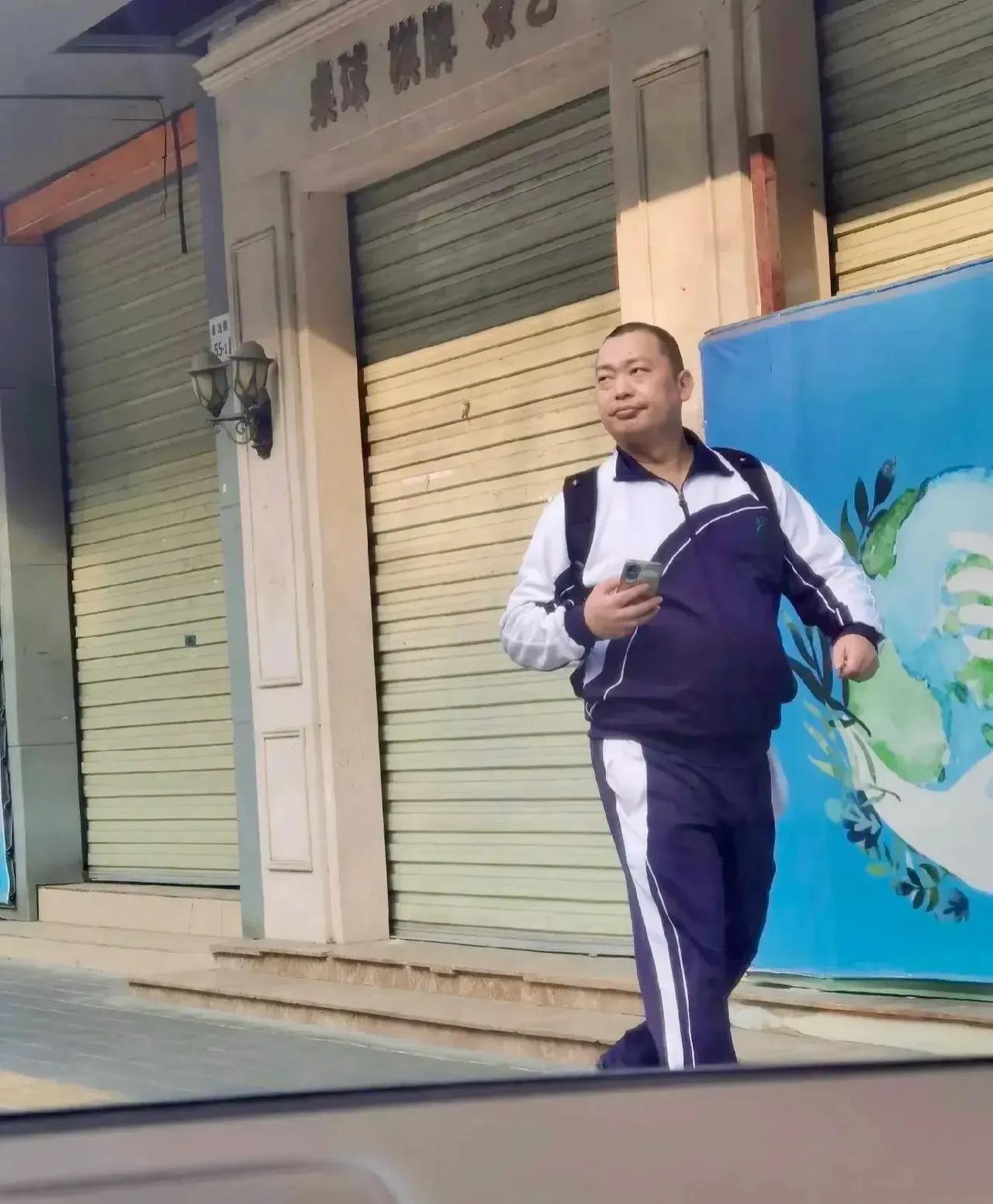 看看吧，现在的学生，有点老气！
也许是压力太大了…[捂脸][捂脸][呲牙][呲牙