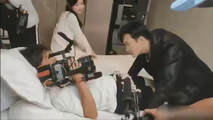 原来是这样拍亲密戏的吗，看来演员不容易，摄影师更不容易 