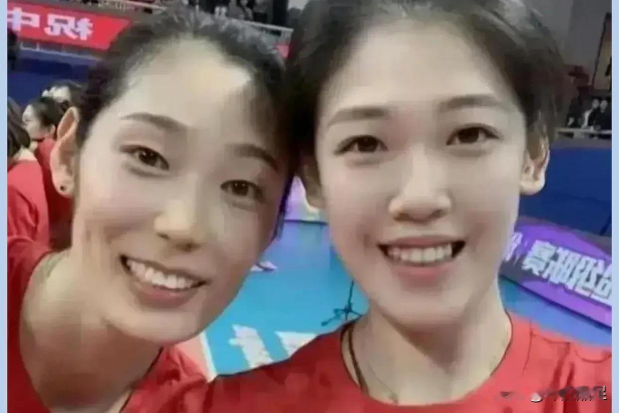 中国女排暂时以1-0领先泰国，三点可喜之处：
1.朱婷终于首发登场，与李盈莹打对