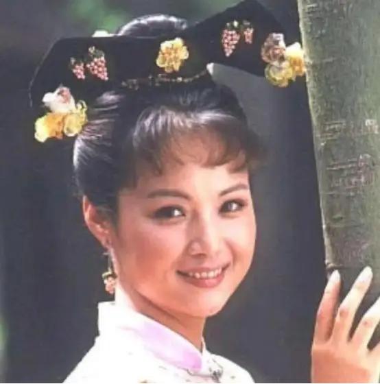 1705年，终年不洗澡，不吃药的93岁宫女苏麻喇姑逝世，51岁的康熙为了再见她一