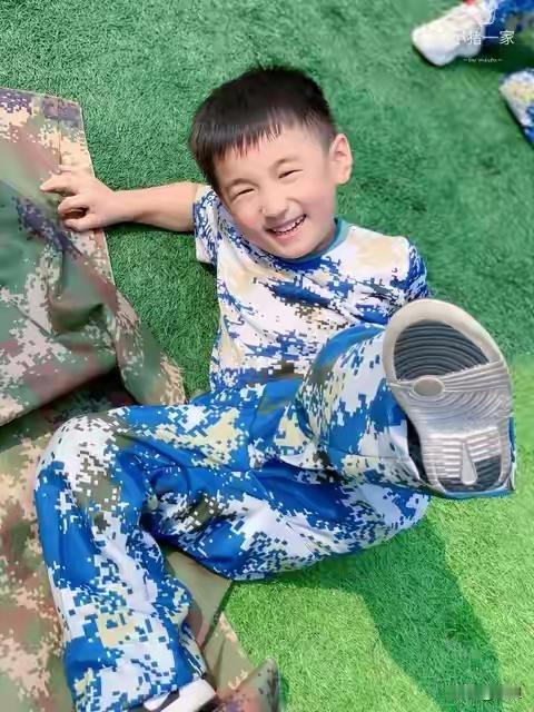 课堂乱成菜市场，你让老师怎么办？

现在的课堂，跟以前不一样了。

以前的课堂什