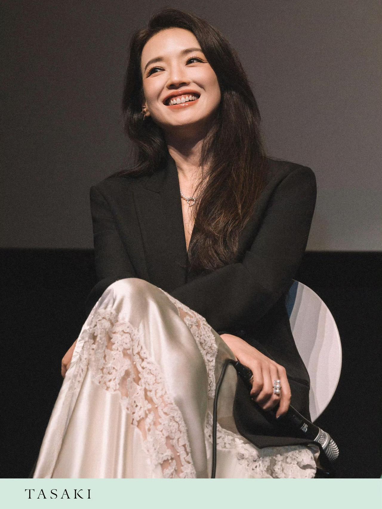 笑得好美！