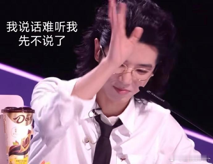 声鸣远扬你赢了 建议直接改档喜剧综！本来冲音乐来的，结果被导师们笑到捶桌，音综只