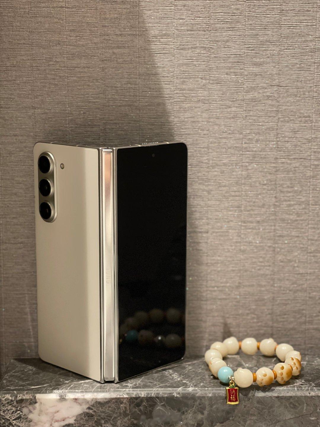 入手三星ZFold5很大一部分原因就是因为这个巨大的折叠屏，不管是内屏还是外屏，