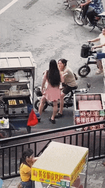 大热天这么扯一下你知道有多舒服吗？[笑哭]