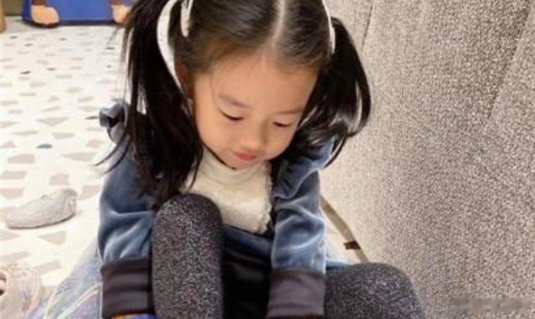 张云龙与徐正溪的舞台碰撞堪称“冒烟级”！张云龙以超强爆发力和节奏感，将舞蹈动作演