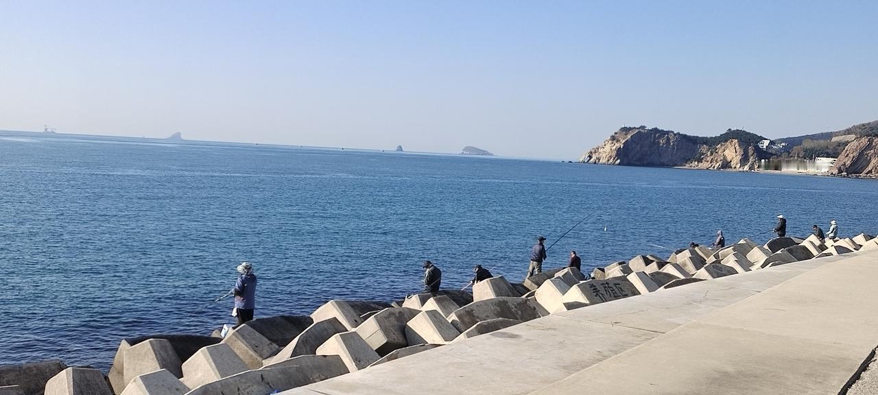 钓鱼这风格不大适合我
退休之前我也买了渔具了，也准备钓鱼了。但是我这性格坐不住啊