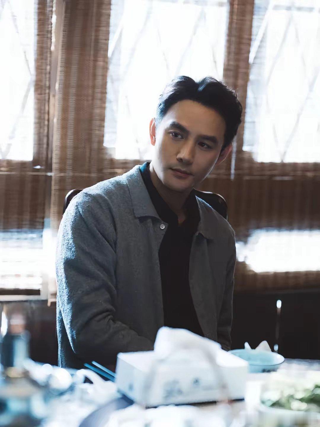 终于知道，王凯为什么隐退两年再回来，还能一部接一部拿男主角了！ 不是他当年攒下的