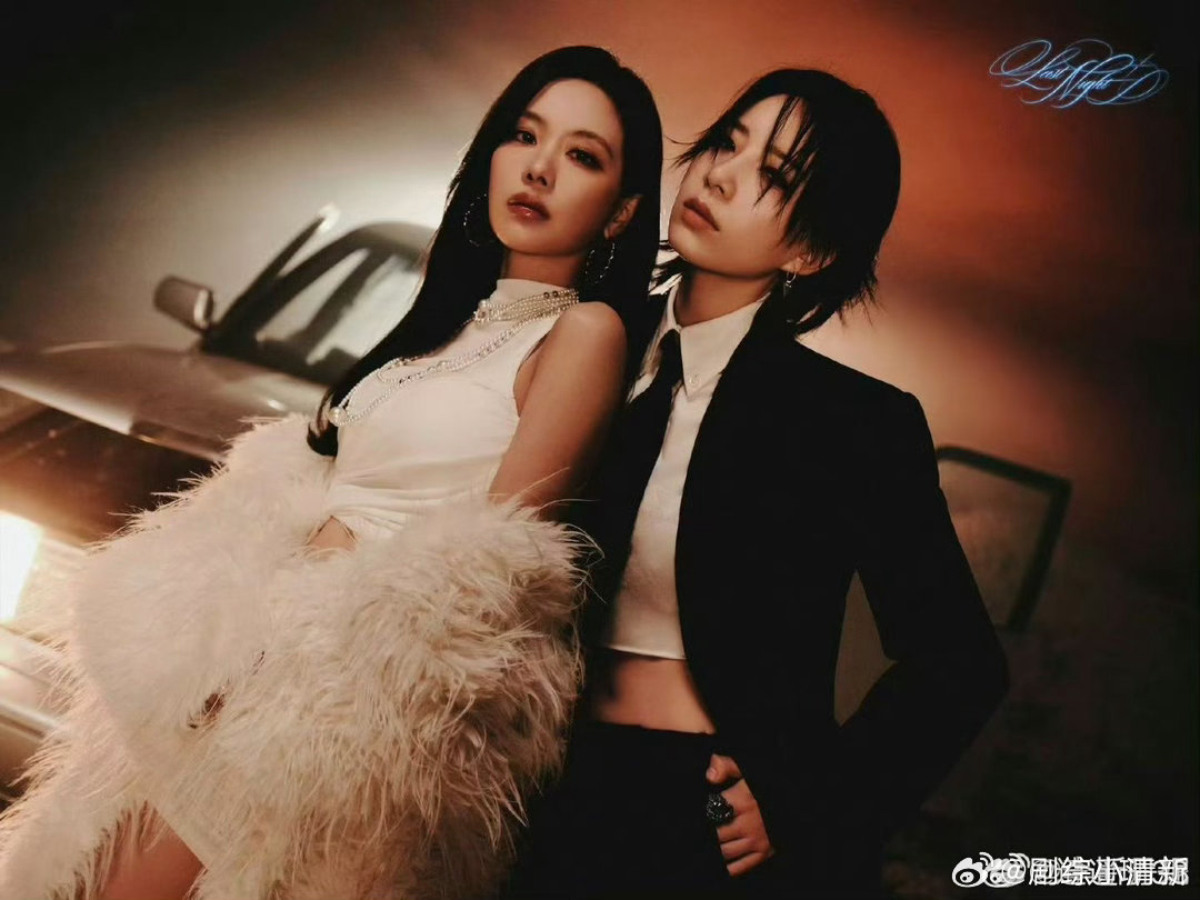 李斯丹妮王霏霏错位图 这错位图也太有氛围感了，摄影师是懂抓拍的。我承认我酸了，但