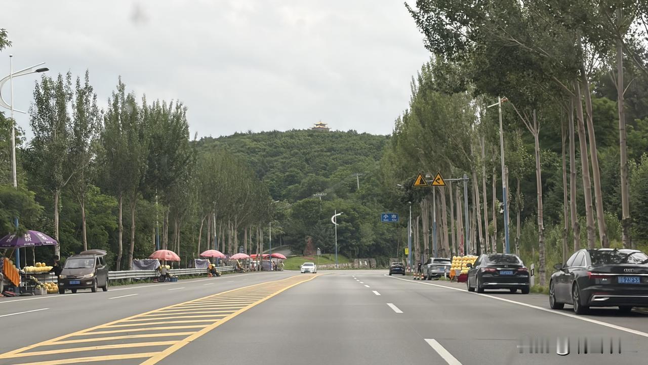 昨天早饭后离开盘锦市，驱车250多公里，用时3个多小时，来到了本溪市里。

这次