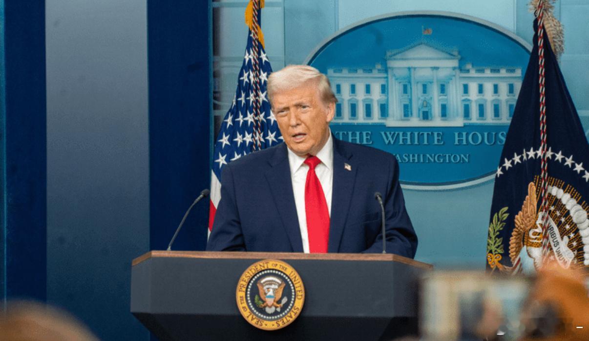 特朗普一句话取消关税就把我们的BTC和ETH价格涨上去，现在除了他没有谁这么能了