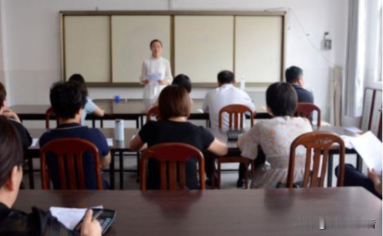 还真有内定？福建福州，一女子参加初中美术教师岗位的考试，笔试面试以及综合成绩排名