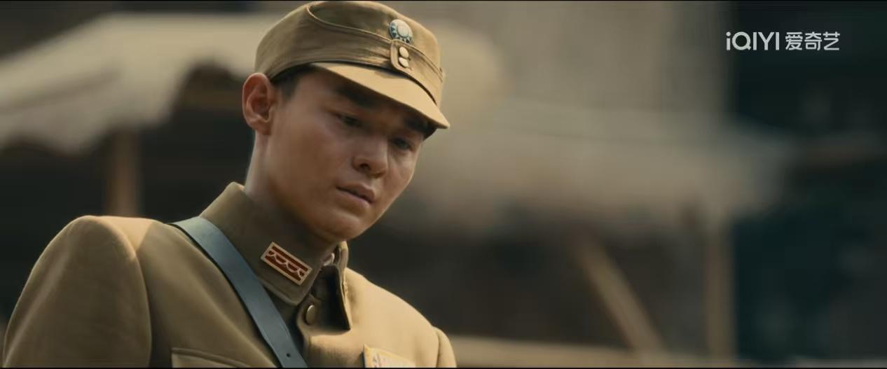 什么叫智取天花板？《伟大的长征》里面杨成武将军带队在县城里又吃又喝还拿钱才是啊！
