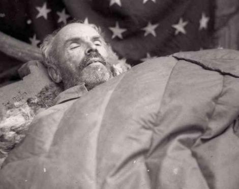 一直以来，对于白求恩，我们宣传的都是他如何高尚、如何伟大，但却很少有人知道，他为