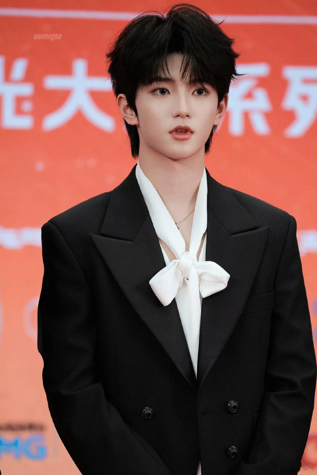 穆祉丞天赐舞台音乐平台全面开花穆祉丞天赐舞台全网118项TOP1 穆祉丞天赐舞台