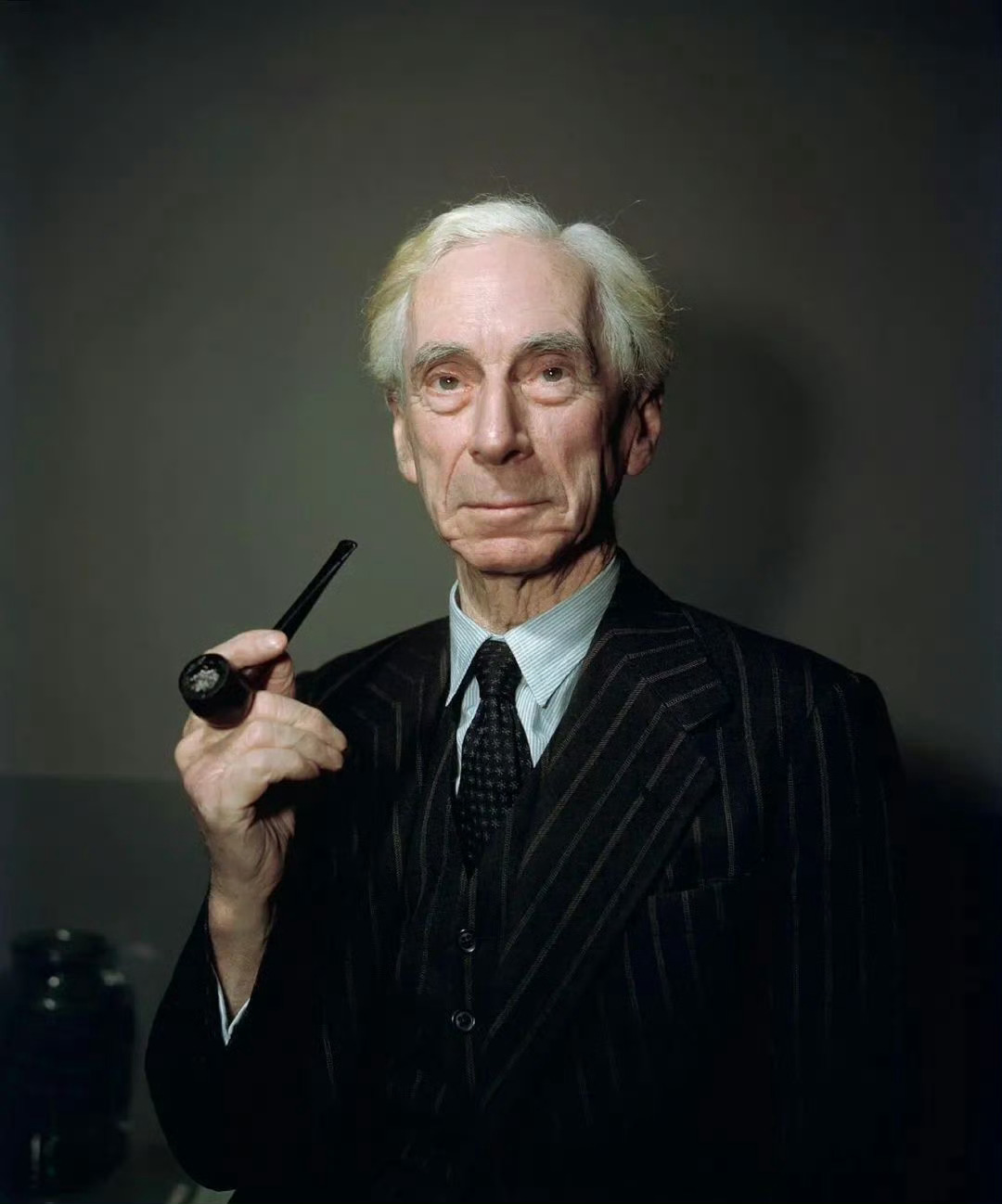 一个看不上你的人，还继续和你交往，那只能说明你还有利用价值，榨干你，就是他离开的