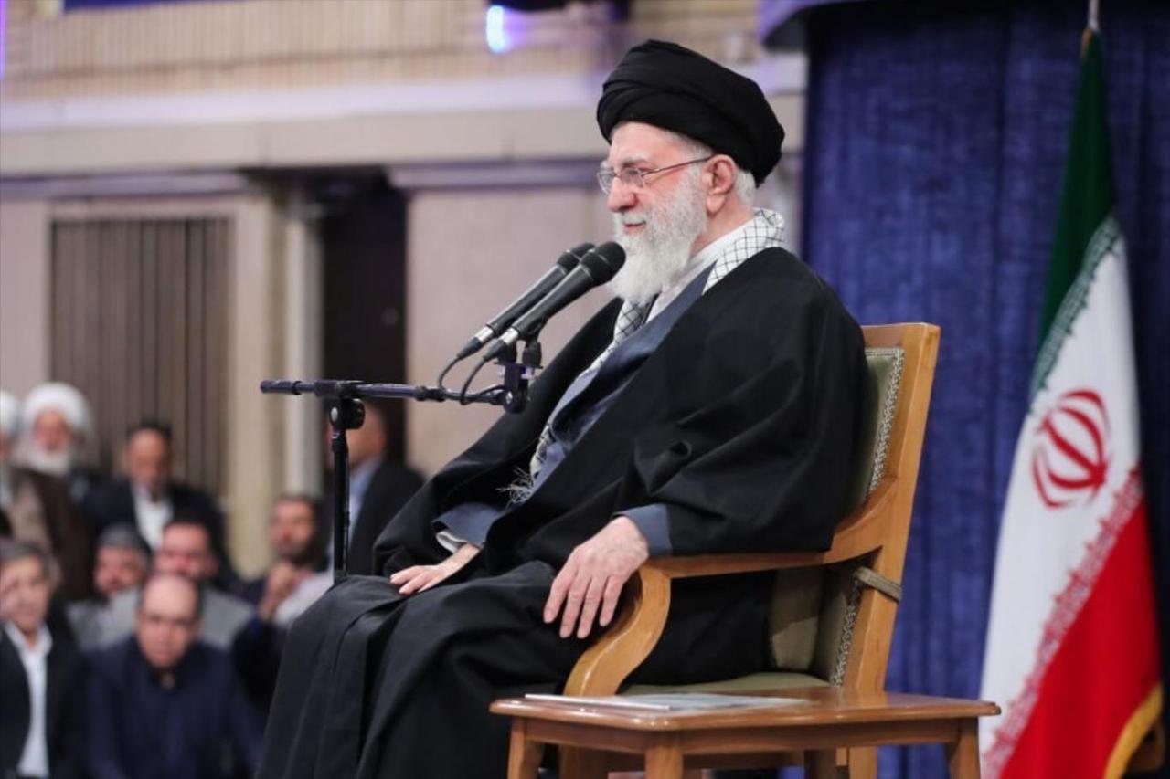 美以在美伊谈判窗口期发动斩首空袭
伊朗局势二十四小时内彻底改写
这场冲突最颠覆的