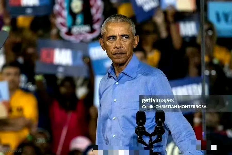 #拜登祝贺特朗普#
拜登，还是有一点分寸。
再看奥巴马，得知特朗普胜选后，他黑着